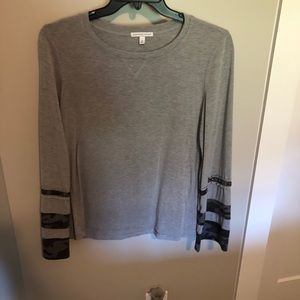 Camo signature studio top